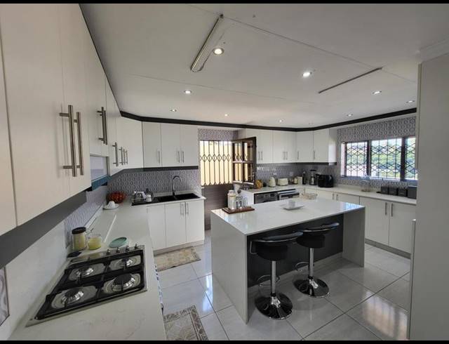 3 BEDROOM HOUSE FOR SALE IN TRENANCE PARK